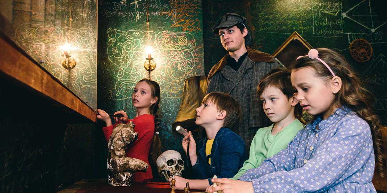 WHY ESCAPE ROOMS ARE THE ULTIMATE FAMILY BONDING EXPERIENCE